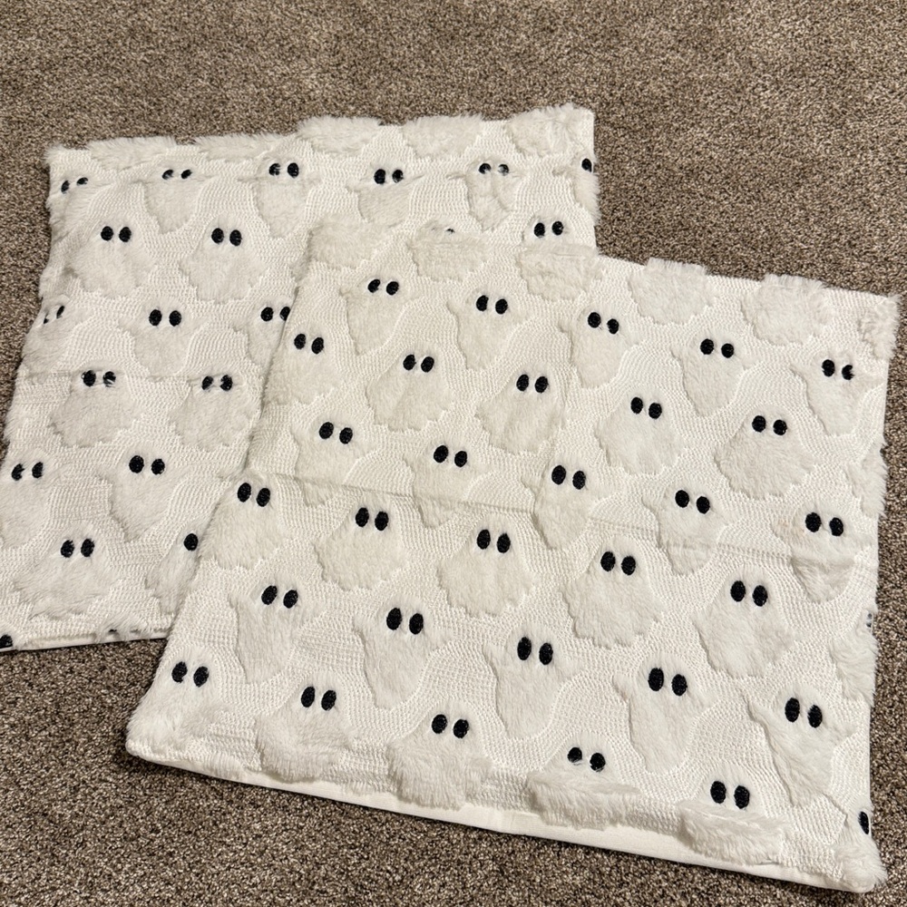 NWOT White Ghost Pattern Pillowcases 20”x 19”